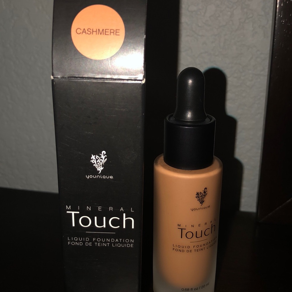 Younique Liquid mineral Touch Foundation